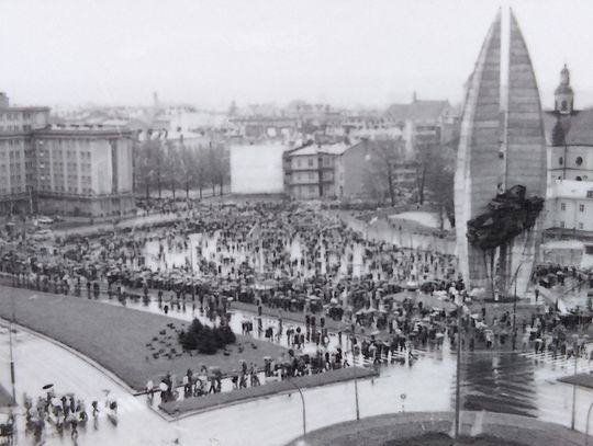 1.05.1974 odsłonięto w Rzeszowie Pomnik Walk Rewolucyjnych