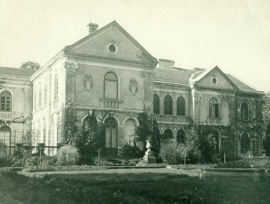 Dwór Aleksandra Fredry w Bieńkowej Wiszni na zdjęciu z 1938 roku.
