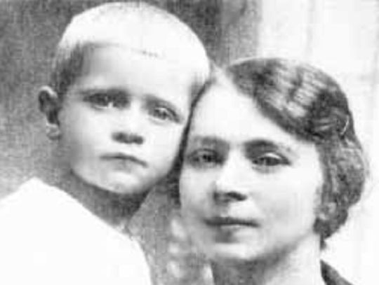 6.05.1921. Urodził się Jan Bytnar. Dzieciństwo "Rudego" wspomina matka - Zdzisława.