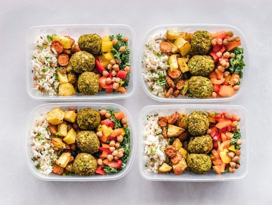 Dieta pudełkowa dla zapracowanych - jak ułatwia codzienne życie?