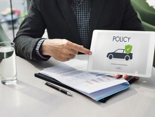 Transport samochodu z zagranicy - metody dostawy i ubezpieczenie transportu