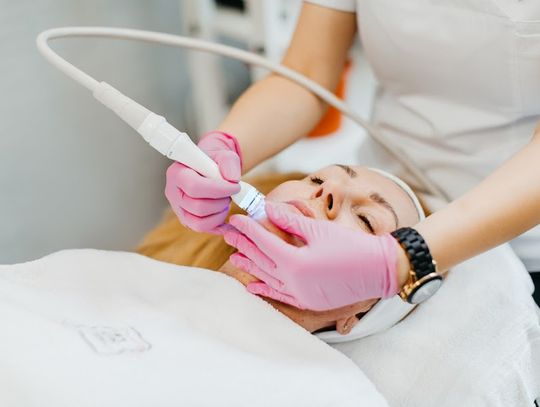 Zabiegi kosmetologiczne zapewniające odbudowę i odmładzanie skóry za pomocą światła - T3, Frac 3D