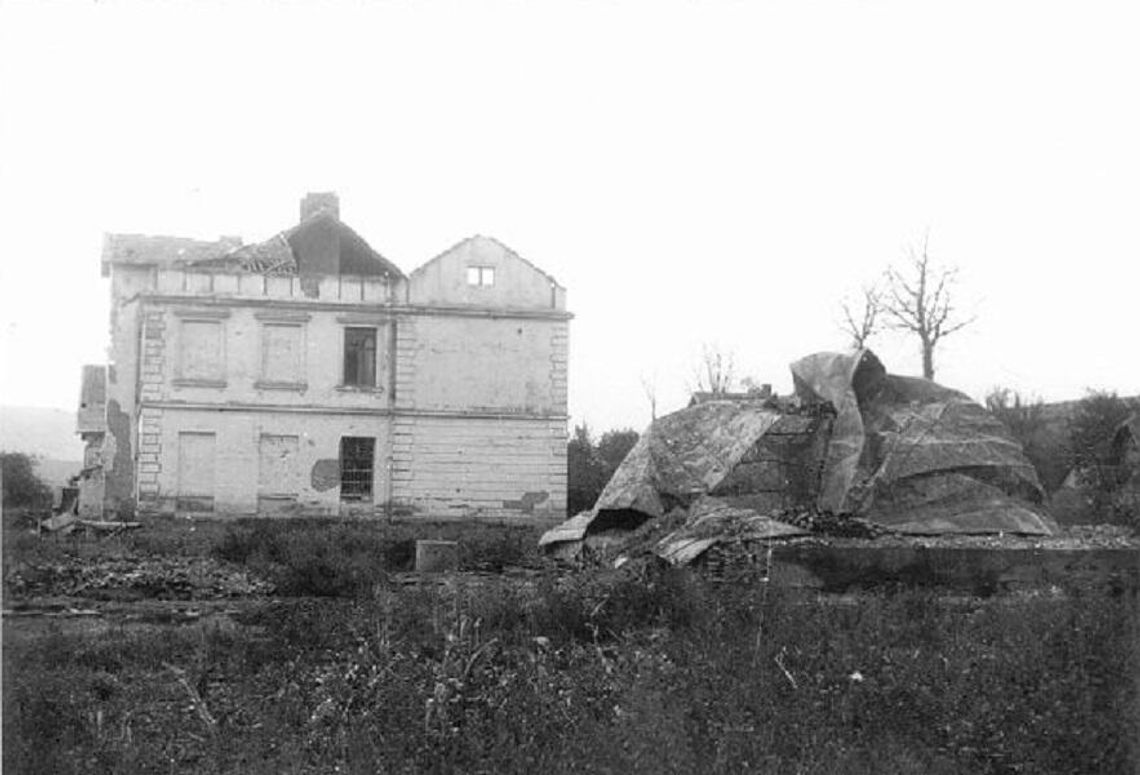 4 kwietnia 1946. Spalenie Bukowska przez oddziały UPA Spalony budynek szkoły w Bukowsku