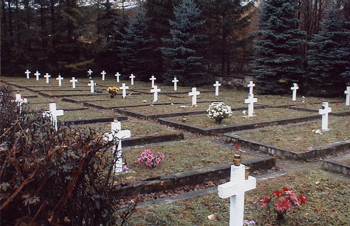 Szlakiem podkarpackich nekropolii: cmentarz wojenny w Dukli