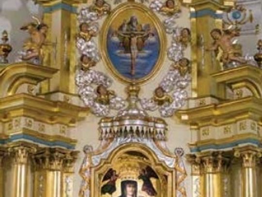 Wnętrze kościoła w Zawadzie z obrazem Najświętszej Marii Panny