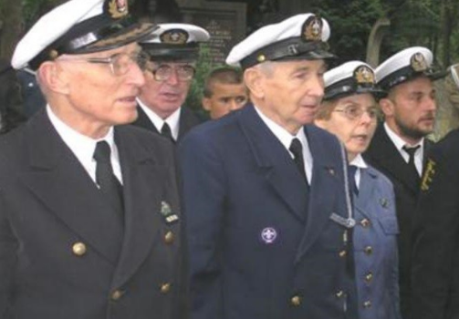 Wojciech Brzechowski w środku.